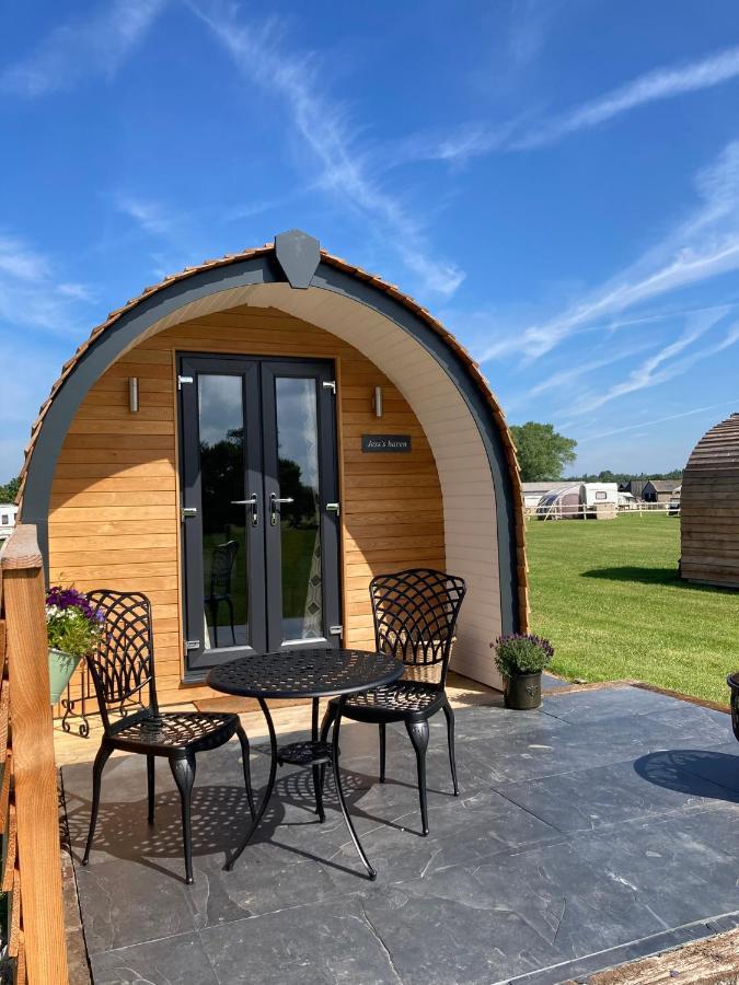Abbey Farm Luxury Glamping Hotel Rhuddlan ภายนอก รูปภาพ