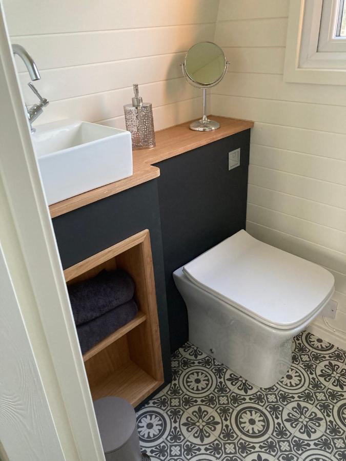 Abbey Farm Luxury Glamping Hotel Rhuddlan ภายนอก รูปภาพ