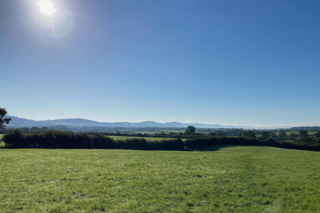 Abbey Farm Luxury Glamping Hotel Rhuddlan ภายนอก รูปภาพ