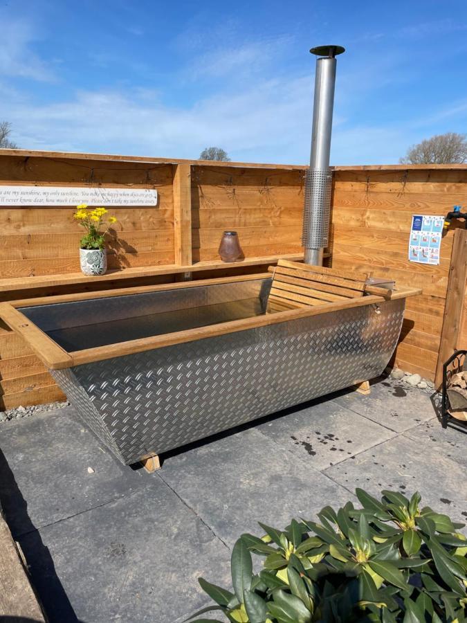 Abbey Farm Luxury Glamping Hotel Rhuddlan ภายนอก รูปภาพ