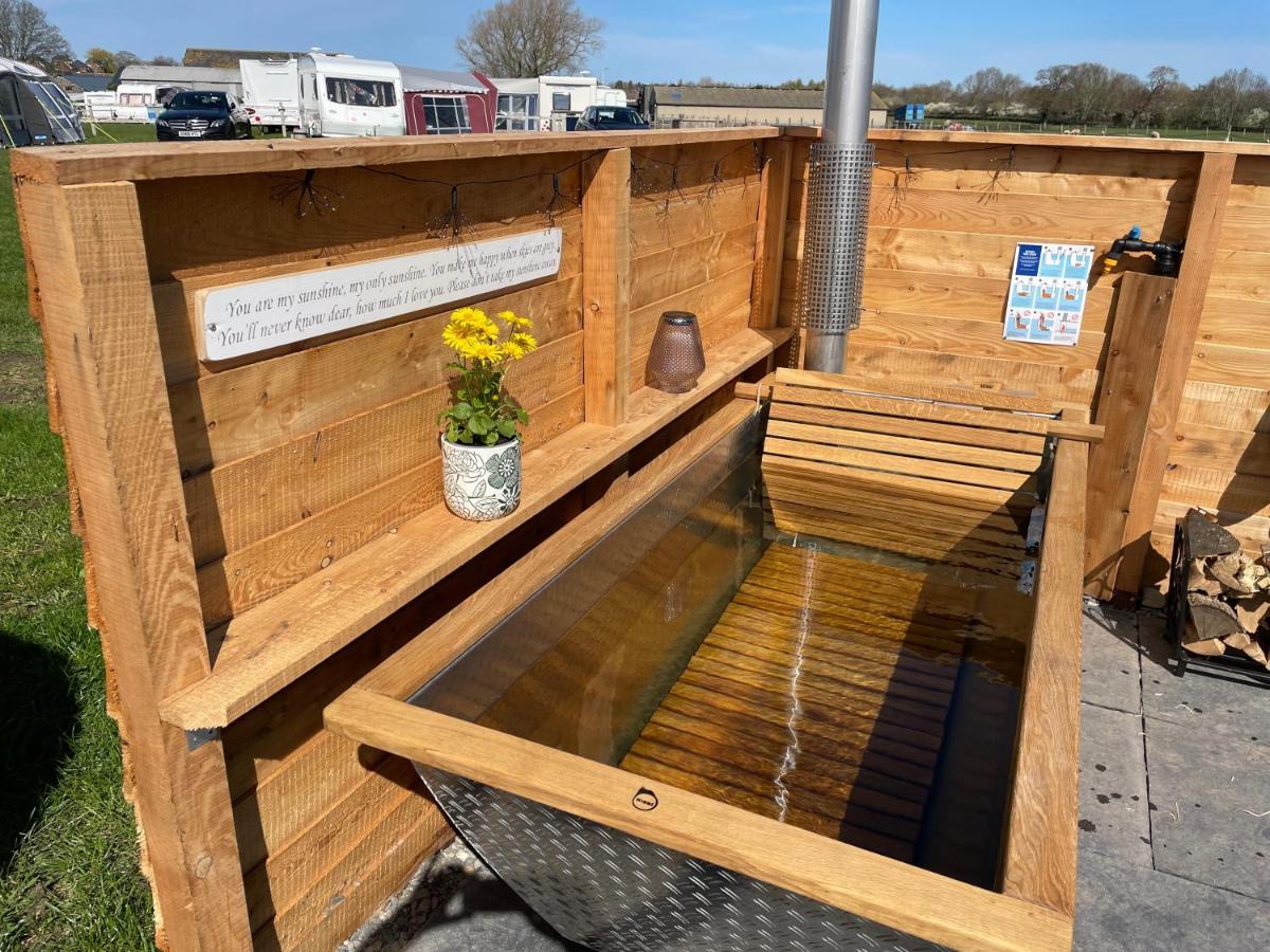 Abbey Farm Luxury Glamping Hotel Rhuddlan ภายนอก รูปภาพ