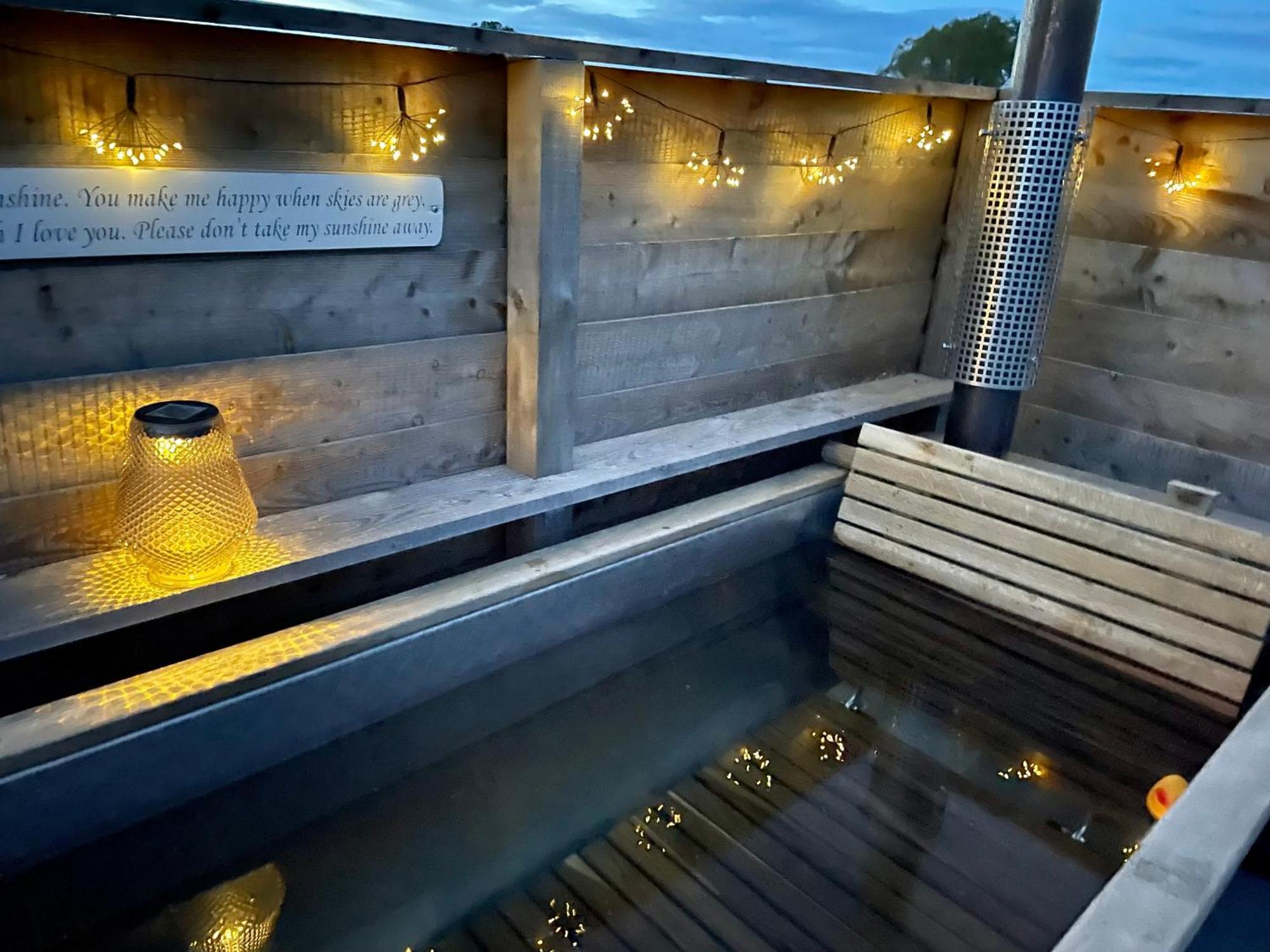 Abbey Farm Luxury Glamping Hotel Rhuddlan ภายนอก รูปภาพ
