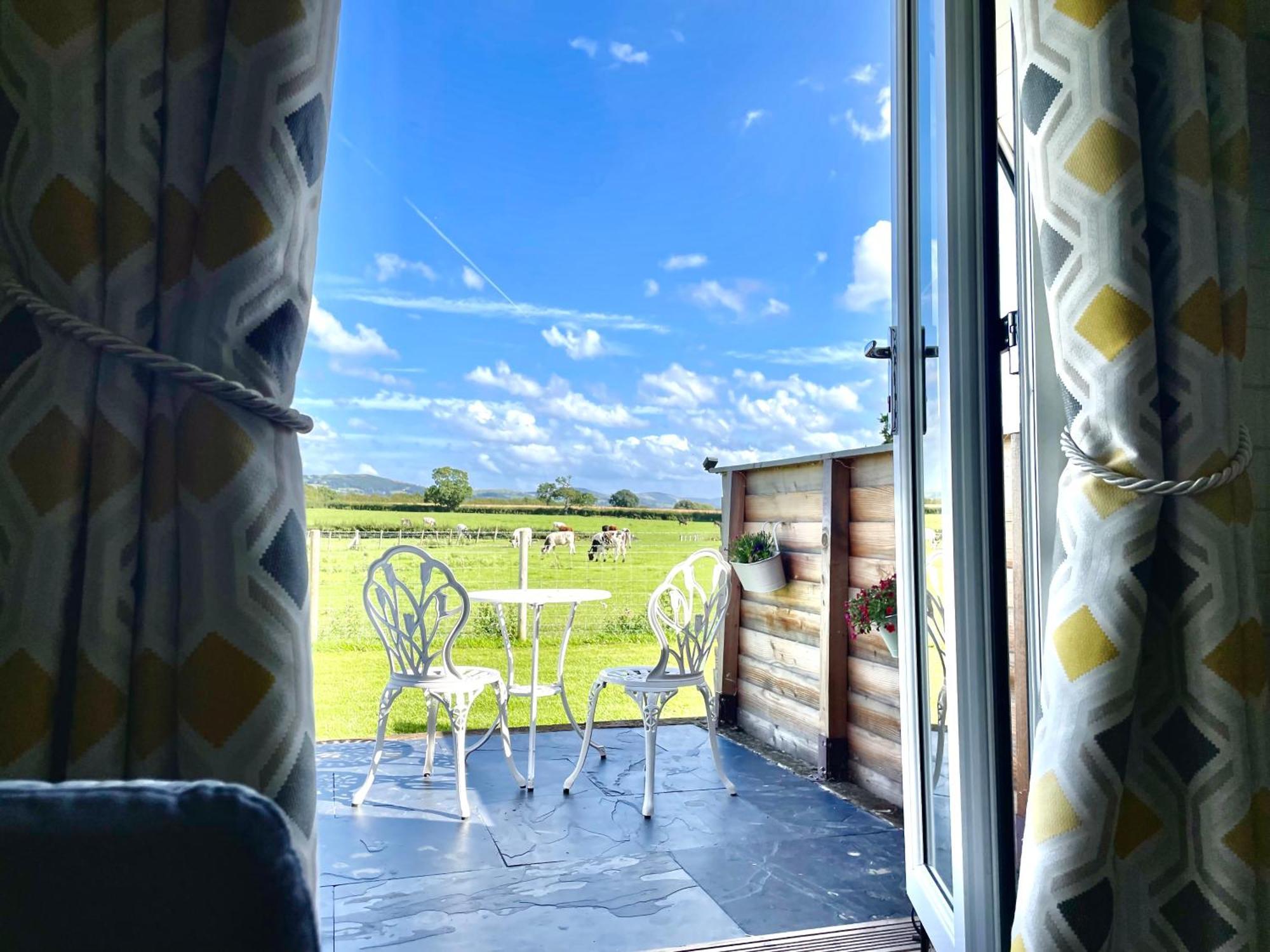 Abbey Farm Luxury Glamping Hotel Rhuddlan ภายนอก รูปภาพ