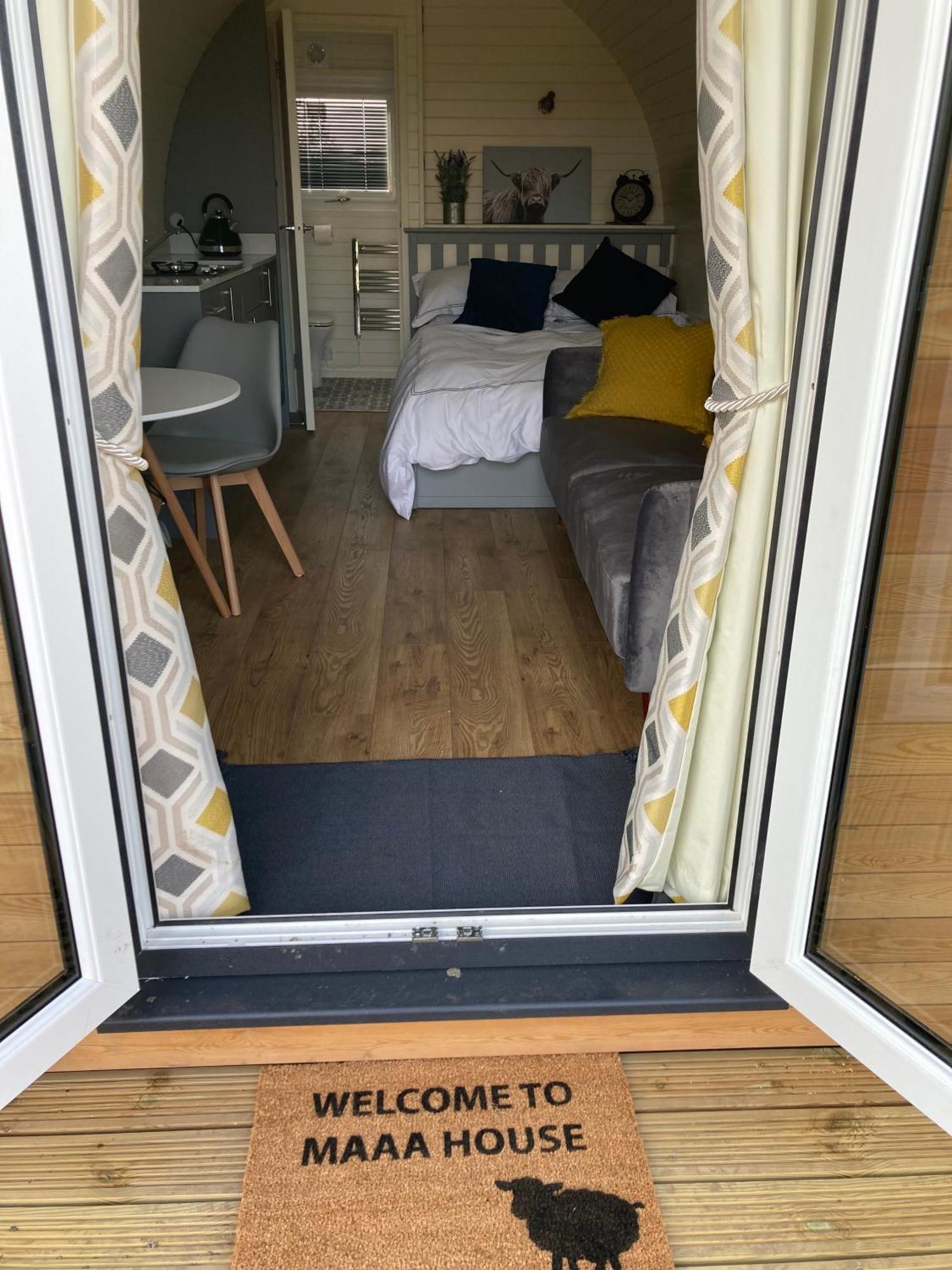 Abbey Farm Luxury Glamping Hotel Rhuddlan ภายนอก รูปภาพ