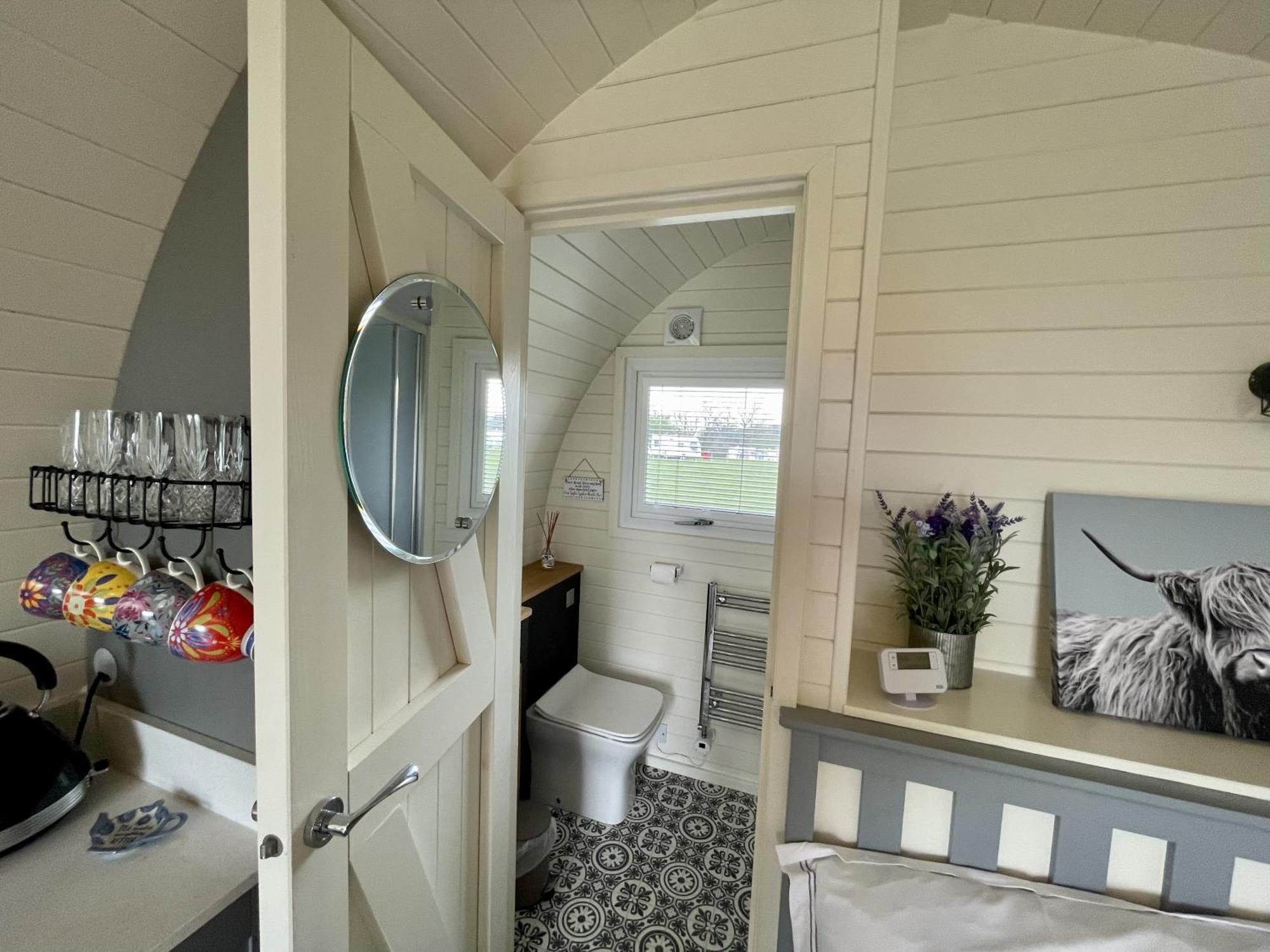 Abbey Farm Luxury Glamping Hotel Rhuddlan ภายนอก รูปภาพ