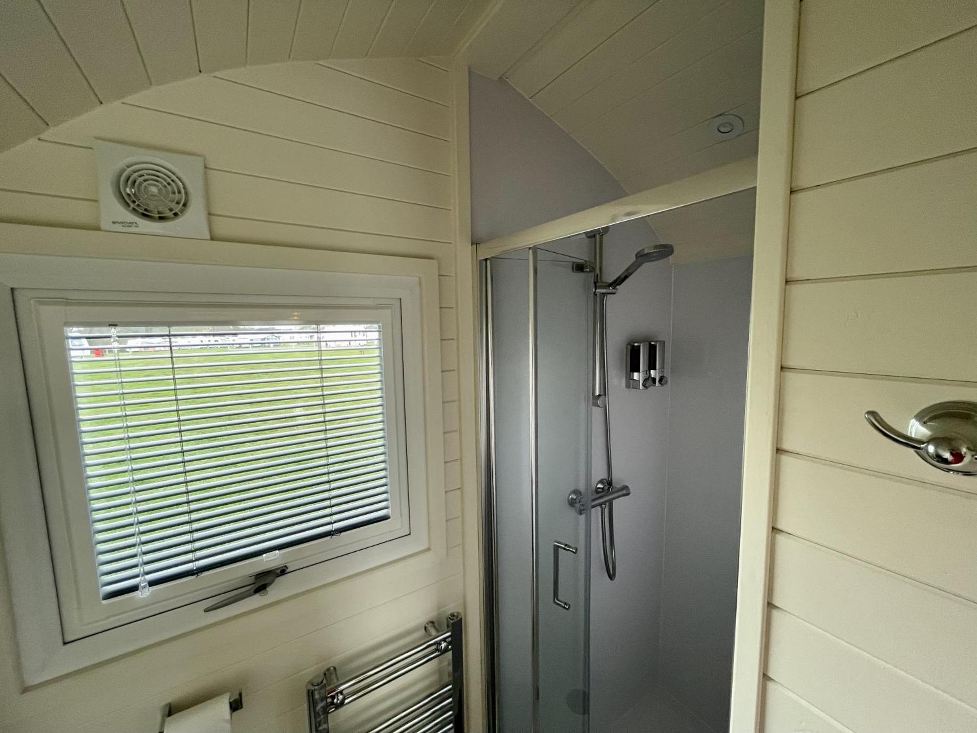 Abbey Farm Luxury Glamping Hotel Rhuddlan ภายนอก รูปภาพ